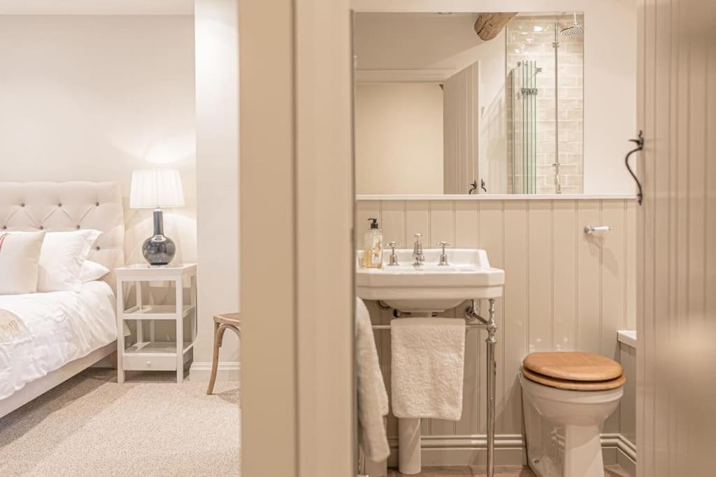 East Barn Cottage - Refurbished Barn Conversion! Weston Subedge Экстерьер фото